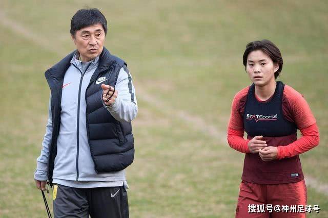 文班降薪续约不只为格局 新马刺要复刻GDP传说？